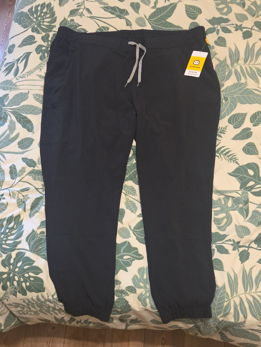 NWT - WonderWink RENEW Black Jogger Scrubs, Seven Pocket, Gray Drawstring, 3X